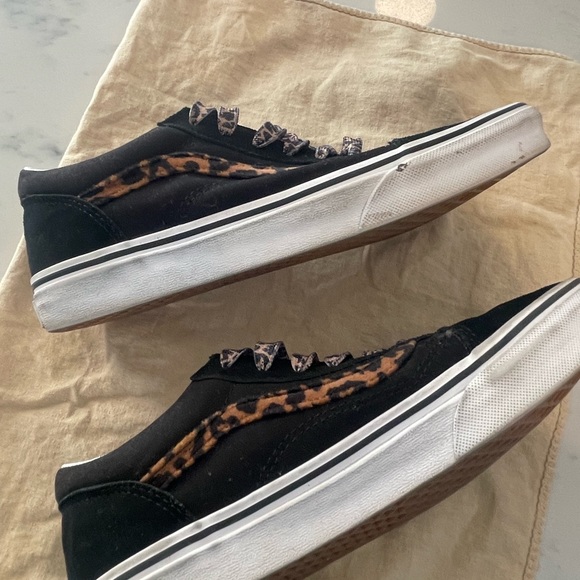 Vans - Black Suede w/ Leopard 🐆 Print Stripe - Picture 2 of 8